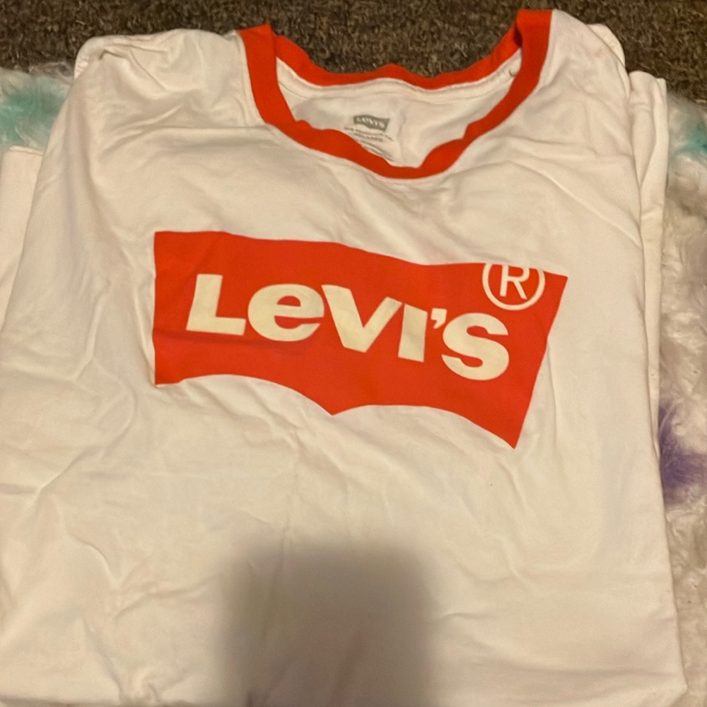 Levis tshirt